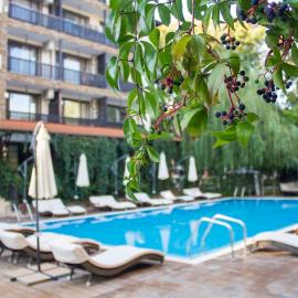 The Green Paradise Apartments, готель у Приморско