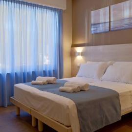 Pianomare Riviera Apartments and Rooms, מלון באימפריה