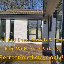 Ruim familie chalet tot 4 personen op de Veluwe Bungalowpark De Kern, hotel in Putten