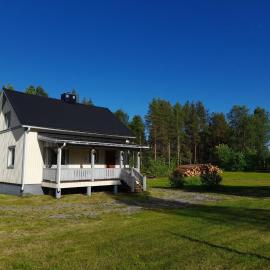 House next door the Arctic Circle, מלון בÖverkalix