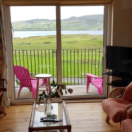 Beautiful 3 Bed Apartment with Balcony Sea View, hotel in Dunfanaghy