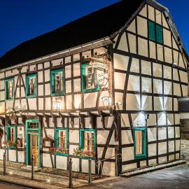 Land-Hotel Zum Schwan, Garni E-Ladestationen, Nähe Phantasialand Nähe Palmenparadies Euskirchen, hotel in Weilerswist