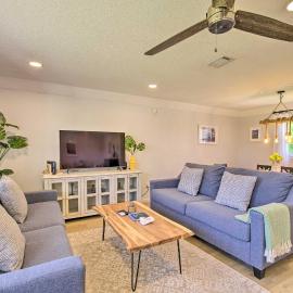Quiet Satellite Beach Home w/ Lanai, Walk to Beach, Hotel in Satellite Beach