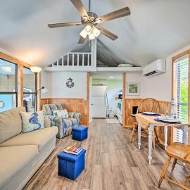 Everglades City Cabin: Dock & Heated Pool!, hotel in Everglades City