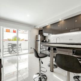 Tenerifeopenhome Luxury comfort Studio in playa Las Americas, hotel in Playa de las Americas