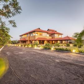 THE KUTCHH COURTYARD, hotel in Kukma