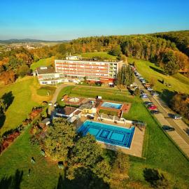 Hotel Lázně Kostelec, מלון בזלין