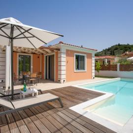 Perithia Suites, hotell sihtkohas Perítheia