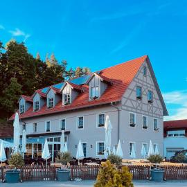 Hotel Gaststätte Weinbrücke, хотел в Кулмбах