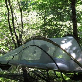 Tente suspendue au coeur de la forêt, hotel in Sainte-Croix-de-Volvestre