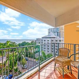 Lush Vista - Poolside Living on Esplanade with Balcony