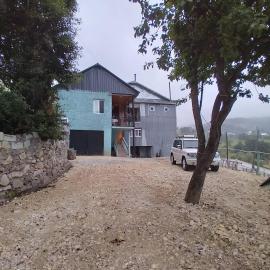 Guest House Luka, hotel en Danisparauli