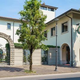 Bes Hotel Villa Zoia, hotel em Boltiere
