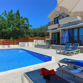 Villa Salina, hotel u gradu Lyso