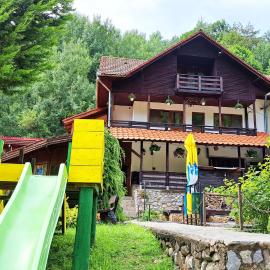 Hanul Vanatorului, hotel a Gureni