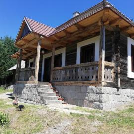 rusztikus fahaz, hotel in Tuşnad