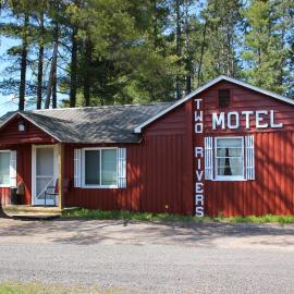 Two Rivers Motel and Cabins of Kenton, MI, hotel in Trout Creek