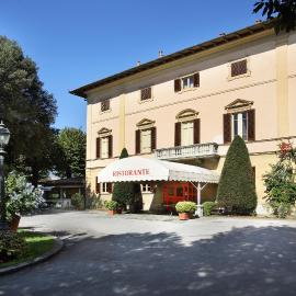 Viesnīca Hotel Villa Delle Rose pilsētā Peša
