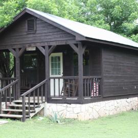 Double U Barr Ranch - Cowboy Cabin – hotel w mieście Bandera