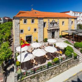 Don Paco: Llanes'te bir otel