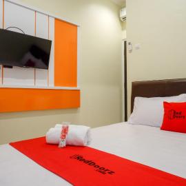 RedDoorz Syariah at Kelud Sampangan Semarang, hotel a Jomblang