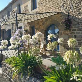 Le Douétaux chambres d'hotes, hotel em La Baussaine