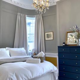 Elegant Georgian Apartment in Bath's Iconic Centre