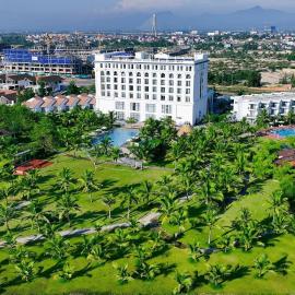 Celina Peninsula Resort Quảng Bình, hotel in Dong Hoi