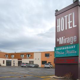 Hotel Le Mirage: Saint-Basile-le-Grand şehrinde bir otel