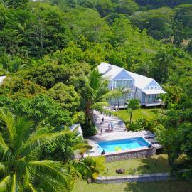 Red Coconut Self-Catering, hotelli kohteessa Mahe