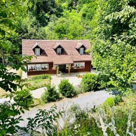 Kucica Djukanovic Dobri Potok – hotel w mieście Krupanj