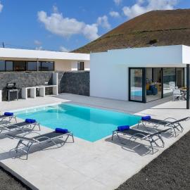Villa Ainara, hotel in Tías