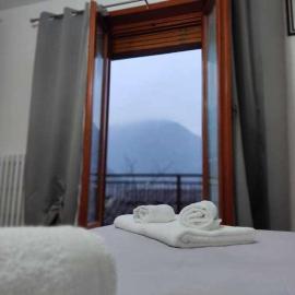 Casa vacanza IL CORBETTO di Michela & Matteo, hotel i Locana