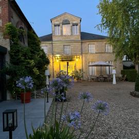 Chambres d'hôtes & Spa Les Perce Neige, Hotel in Vernou-sur-Brenne