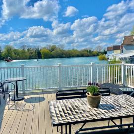 Cotswolds Lakeside Lodge - Nesbitt's Nest
