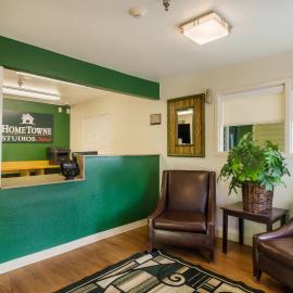 HomeTowne Studios by Red Roof Denver - Glendale/ Cherry Creek, hotel i Denver