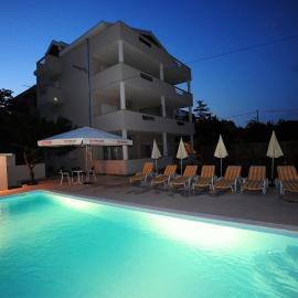 Apartments Klelija، فندق في زادار