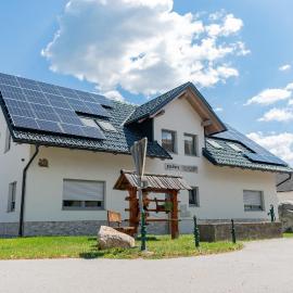 Prima Countryside Apartments near Bled, hotel in Žirovnica