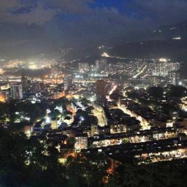 New Lovely 3 bedroom condo with an AWESOME view!, hotel Bellóban