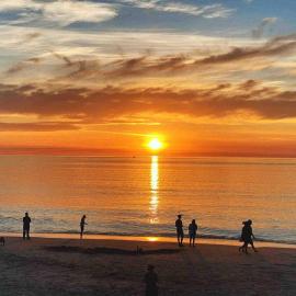 Beach apartment 10/22 esplanade sea-views, hotel in Glenelg