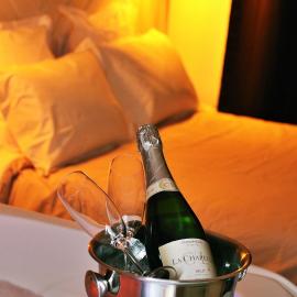 Appartement luxueux avec Jacuzzi privatif, hotel v destinácii Roanne