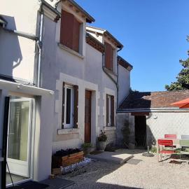 Gîte cosy près d'Orléans avec jardin, parking, et équipements complets