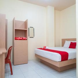 RedDoorz Syariah near Taman Siring 2, hotel in Benuaanyar
