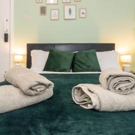 Five Seasons Liverpool City - Modern Studios near Anfield, מלון בליברפול