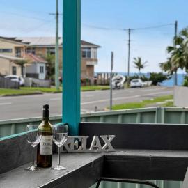 Coastal Vibes - Walk to beach, Marina, Cafes and Pubs, hotell i Shellharbour