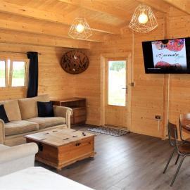 Stunning 5-Bed Cabin in Ashton Under Hill, hotel a Evesham