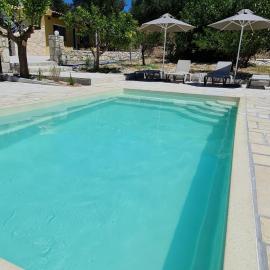Lithines Villa - heated pool, Hotel in Dhafnés