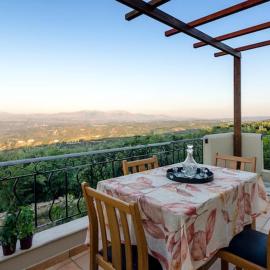 Aletraki -Off-Grid Retreat Above Heraklion, Peaceful Views