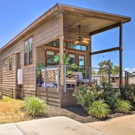 Upscale Tiny Home - Boho-Chic Austin Getaway!, Hotel in Austin
