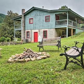 Hot Tub & Fire Pit: Pet-Friendly Clayton Escape!
